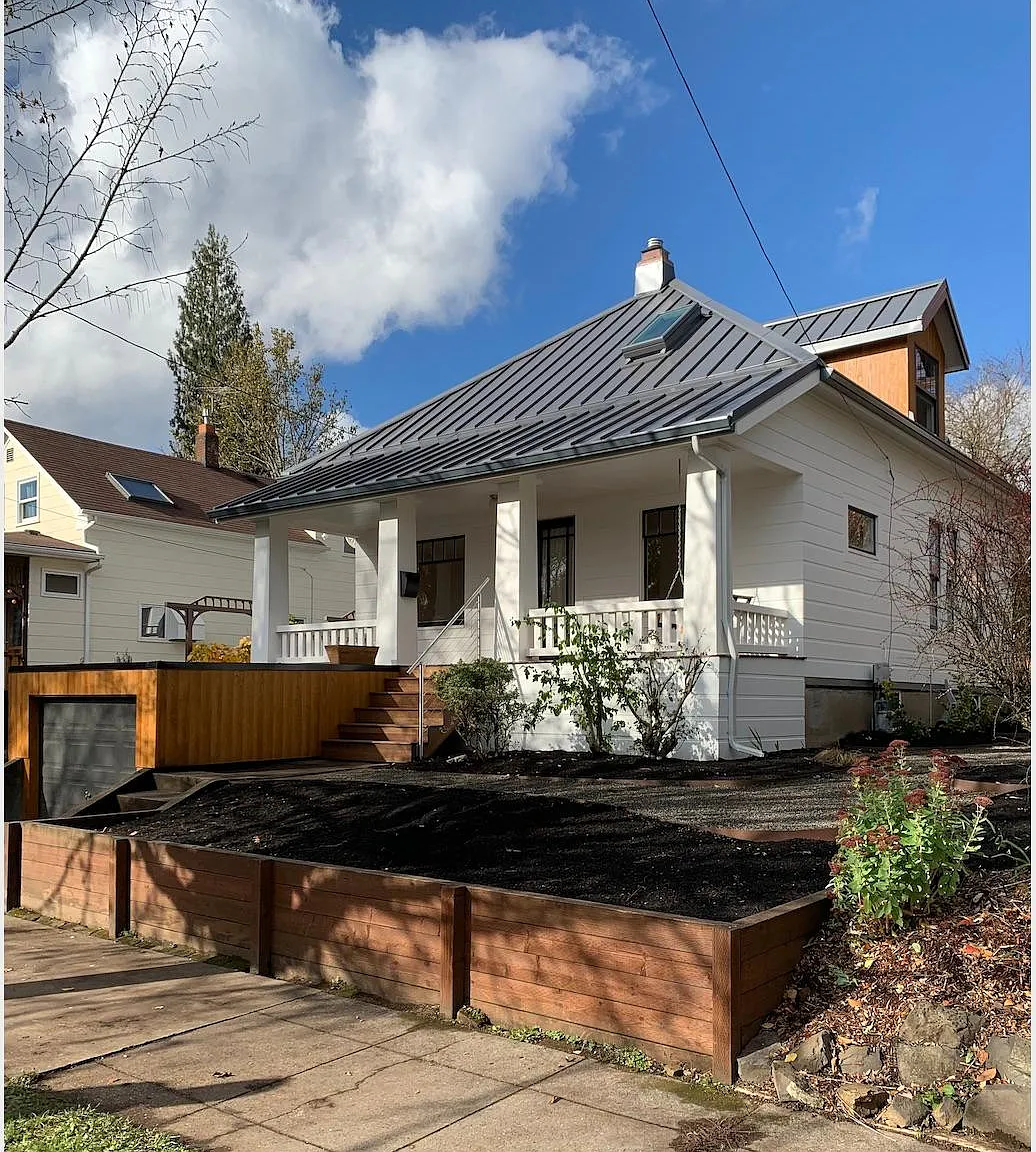 1335 SE Sherrett St — Photo 1