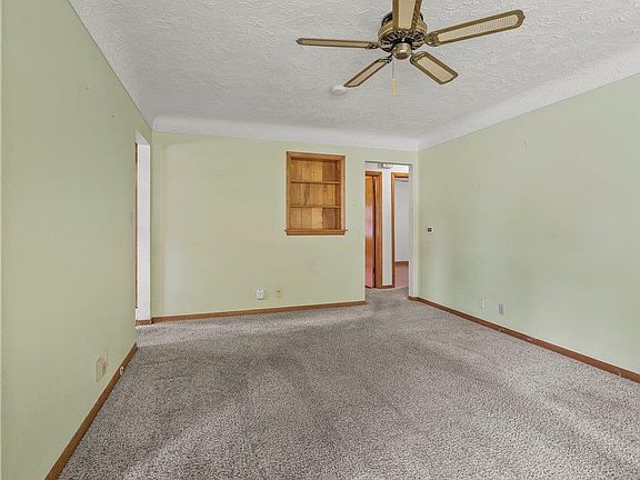 3rd image of 1604 Pin Oak Dr