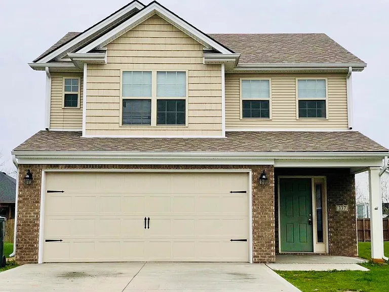 337 Oxford Cir — Photo 1