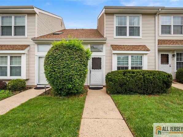 11 Canterbury Cir, Somerset, NJ 08873