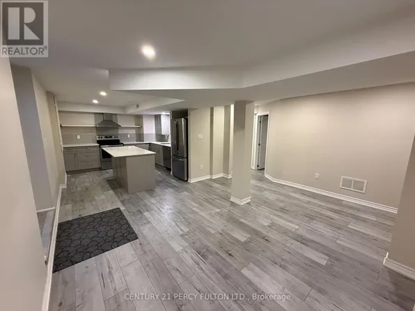 7 Redmond Dr, Ajax, ON L1S 5R7