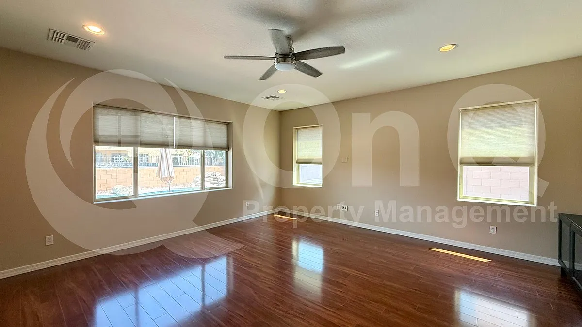 5 bed, 3.0 bath, 2774 sqft, $3,500 — Photo 3