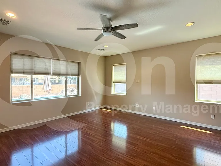 1142 E Sourwood Dr — Photo 3