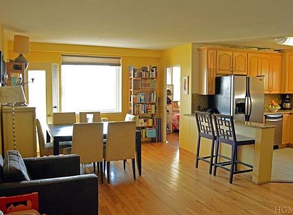 2nd image of 5800 Arlington Ave APT 2H