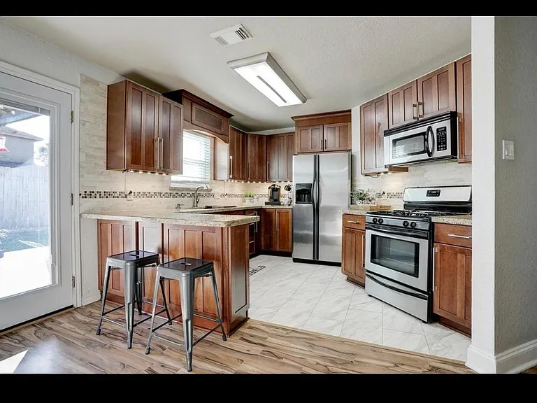 4508 Stonebridge Dr — Photo 15