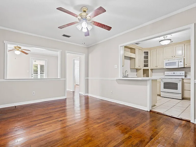 315 Azalea Cir W — Photo 4