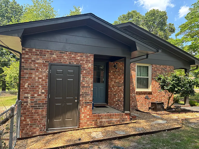 283 Channing Dr — Photo 3