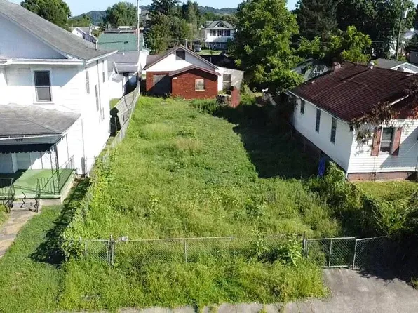 921 11th St W, Huntington, WV 25704