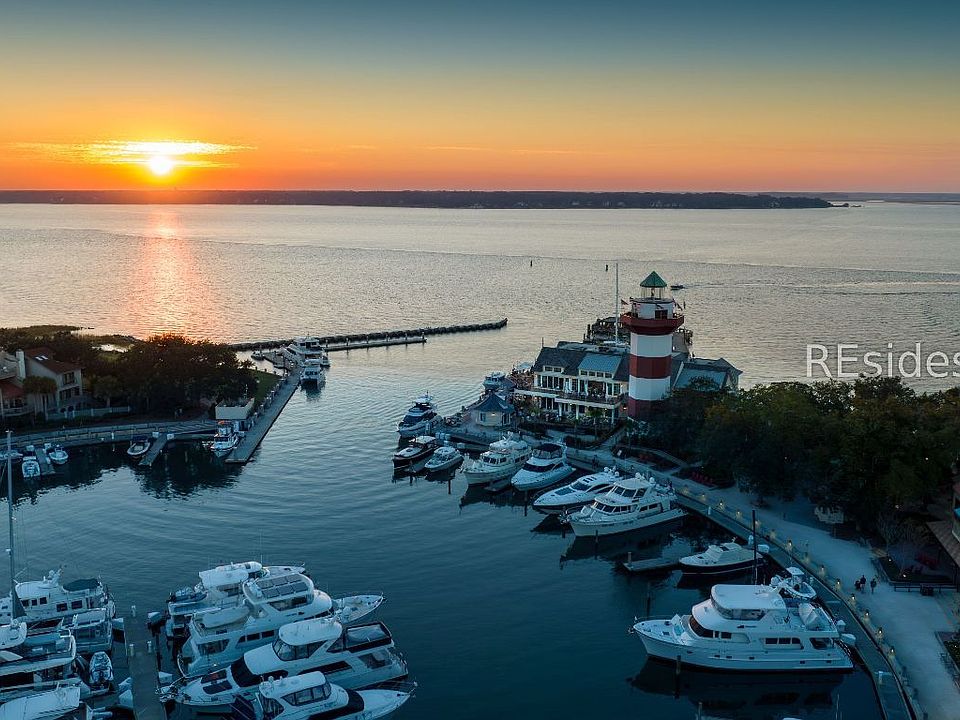 1st image of 34 Harbour Town Yacht Basin