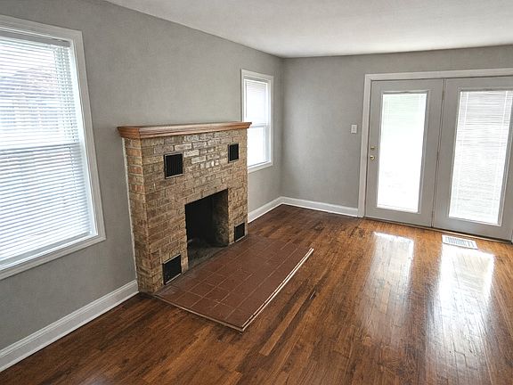 3rd image of 36107 N Green Bay Rd