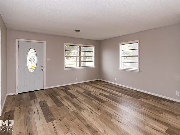 5th image of 3890 Broadmoor Dr