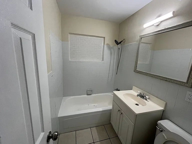 424 S Brevard Ave — Photo 7