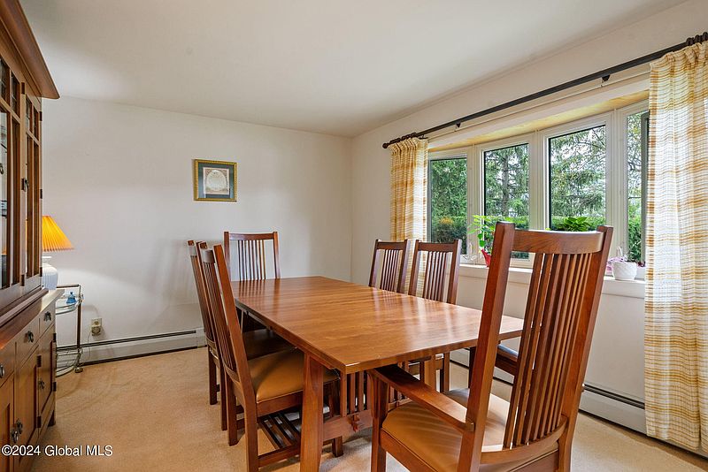 4th image of 69 Meadowbrook Road