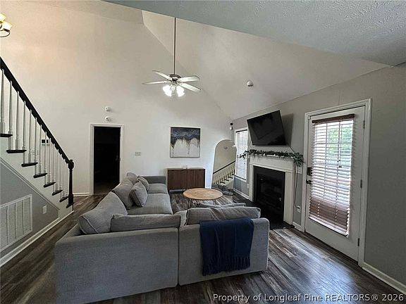 3rd image of 113 Blue Water Dr
