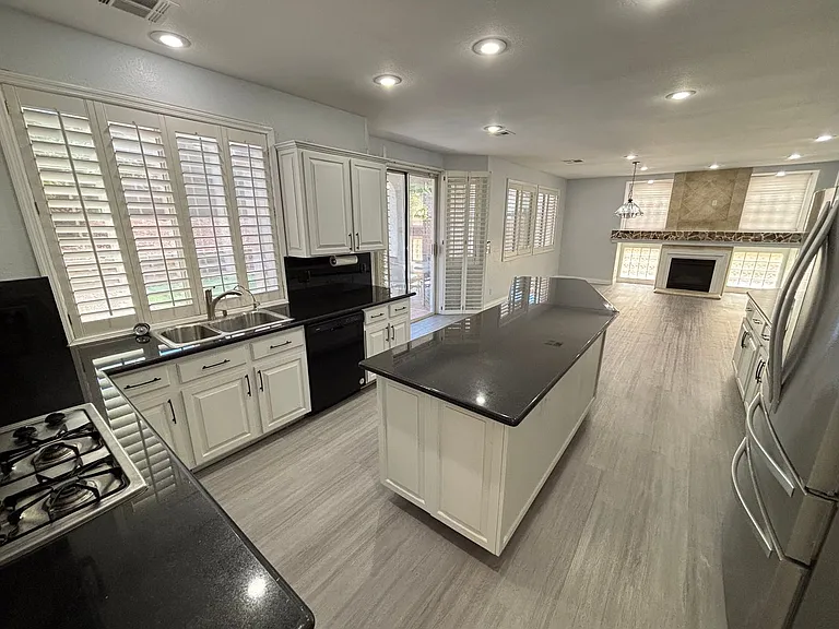 8207 Vista Colorado St — Photo 19