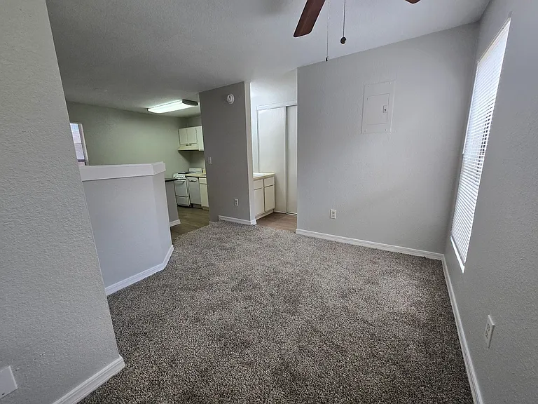 513 S Park Dr — Photo 19