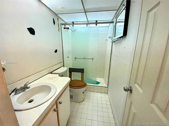 5th image of 915 NE 199th St #10715