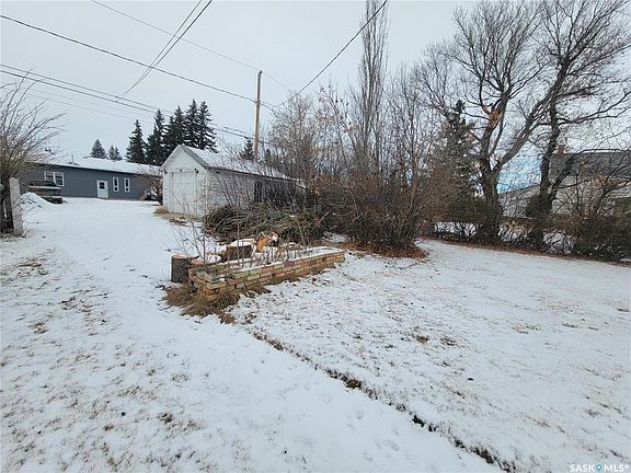 3rd image of 411 1st St W