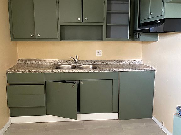 5th image of 1905 Winkler Ave APT 6