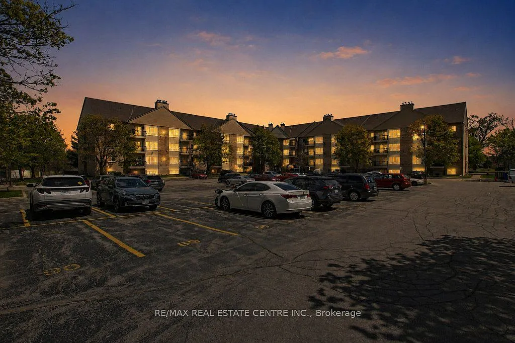 Building Photo - 15 Hofstetter Ave #313