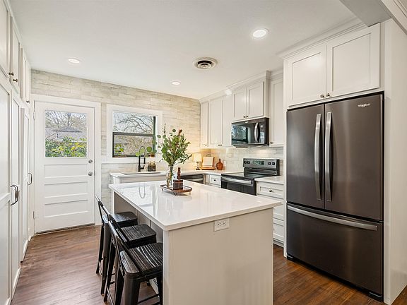 5th image of 304 W Ney St