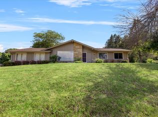 N49W27805 S Courtland Cir, Pewaukee, WI 53072