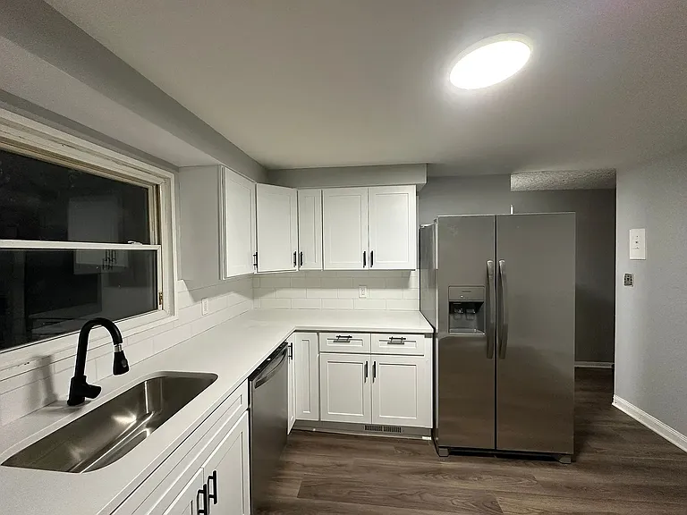 1009 S Marlyn Ave — Photo 14