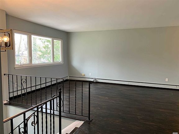 5th image of 19 Ketewomoke Dr