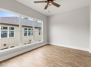 527 N College St UNIT 1, Lindale, TX 75771
