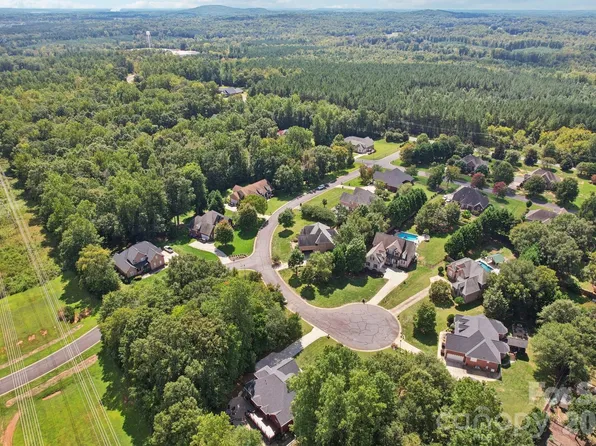 109 Highland Forest Dr, Clover, SC 29710