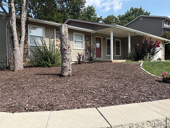2nd image of 606 Willow Wood Ct