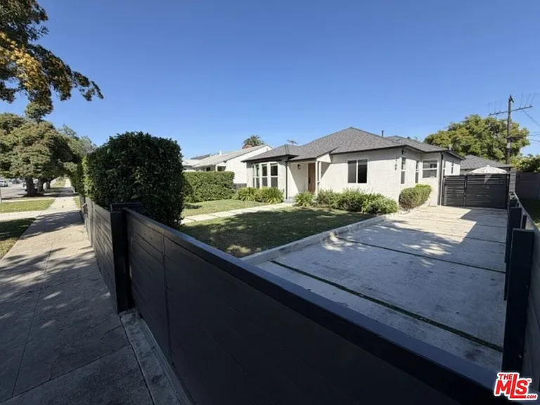 1768 S Fairfax Ave — Photo 35