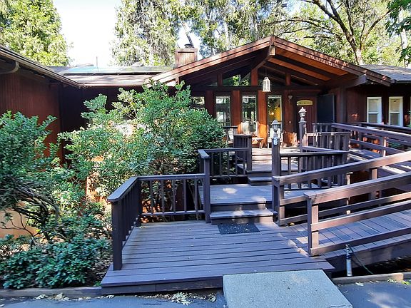 Ramp in the front for easy accessibility