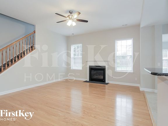 3rd image of 240 Golden Valley Dr