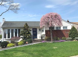 794 Oak Pl, East Meadow, NY 11554