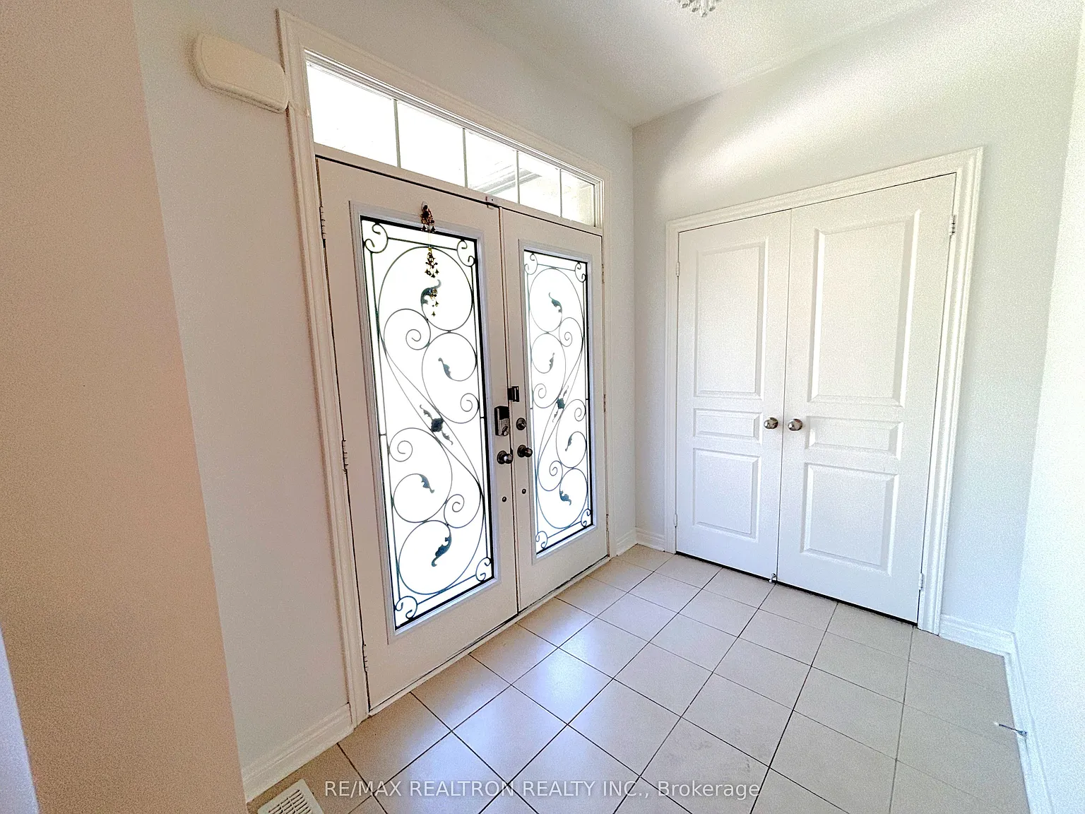 4 bed, $3,800 — Photo 2