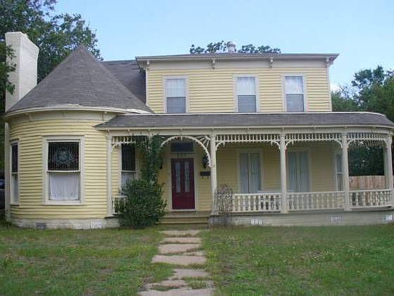 1st image of 207 S Kaufman St
