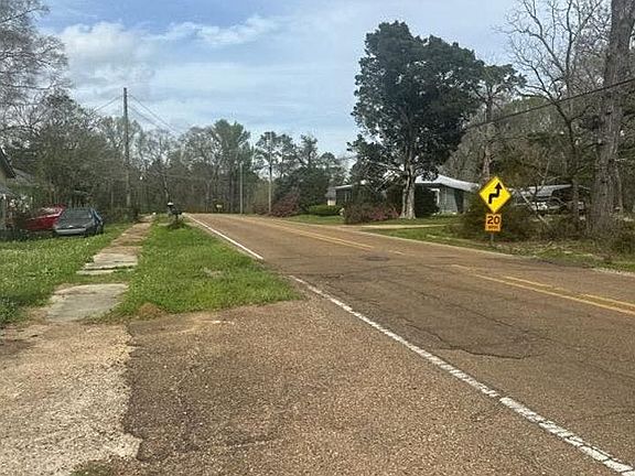 4th image of 607 N Locust St