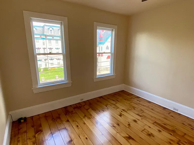 133 S 5th St — Photo 30