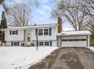 452 Terrace Dr, Roseville, MN 55113