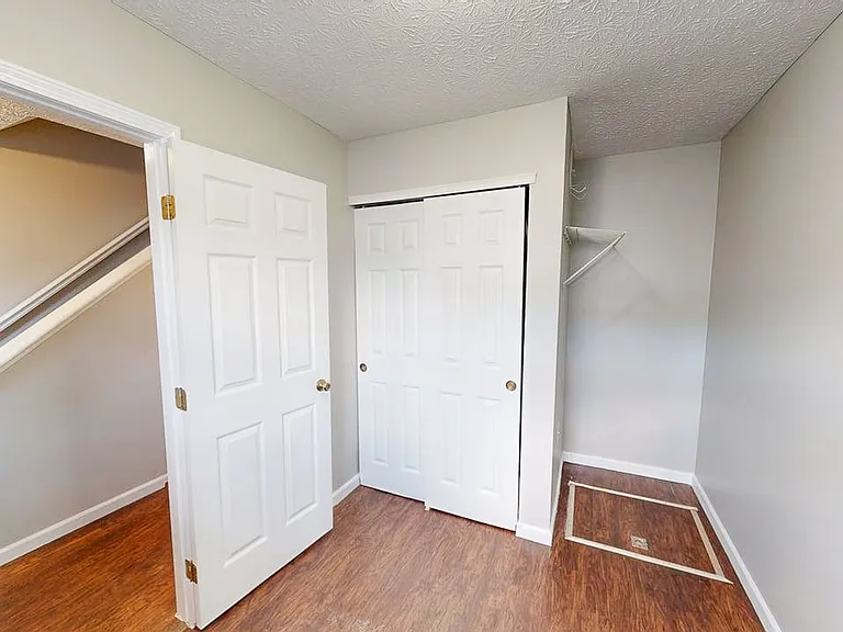 6752 Lagrange Dr — Photo 2