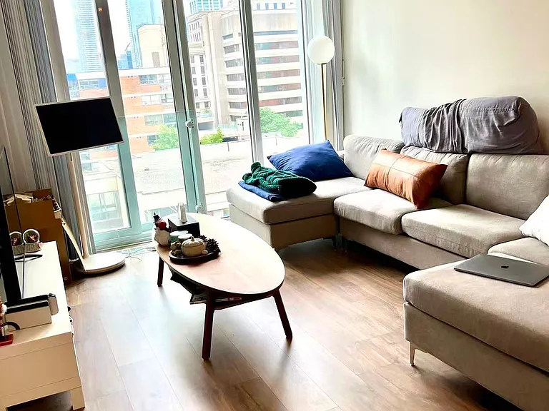 50 McCaul St #906 — Photo 4