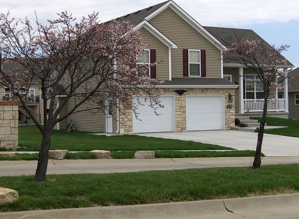 Front-corner lot