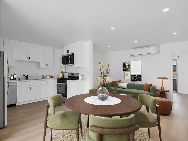 Green Hill Apartments — Photo 25
