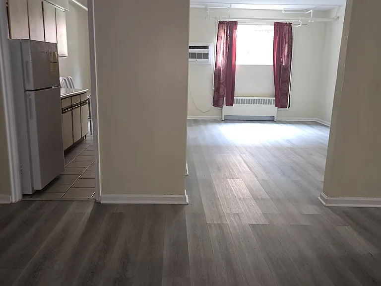 570 Whitney Ave #S2 — Photo 2