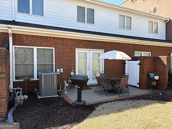 3rd image of 136 Wisteria Dr