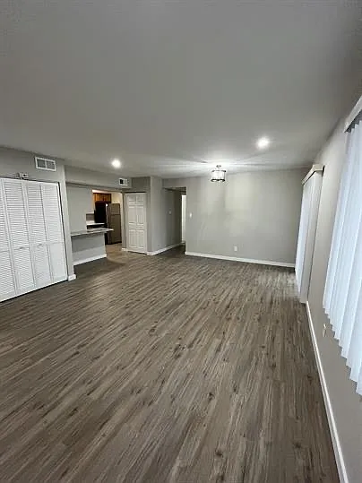Oakwood Apartments — Photo 8