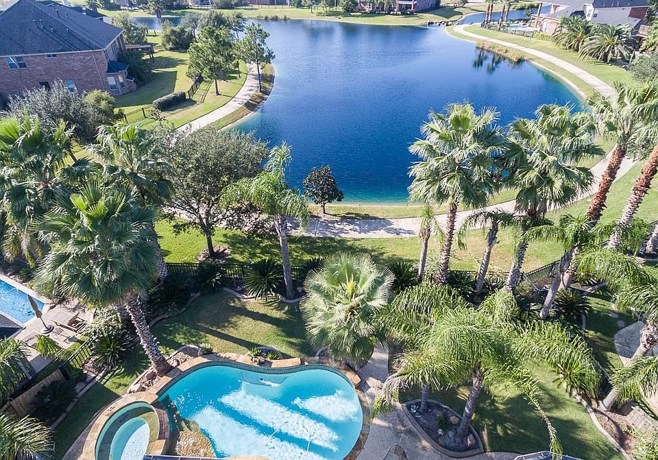 Vacation everyday in your backyard paradise!