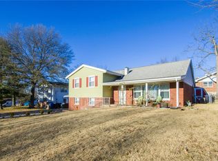 4017 Northern Aire Dr, Saint Louis, MO 63125