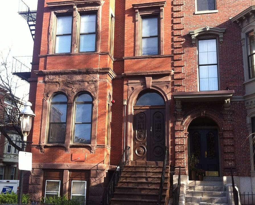 1st image of 14 Monument Sq APT 1